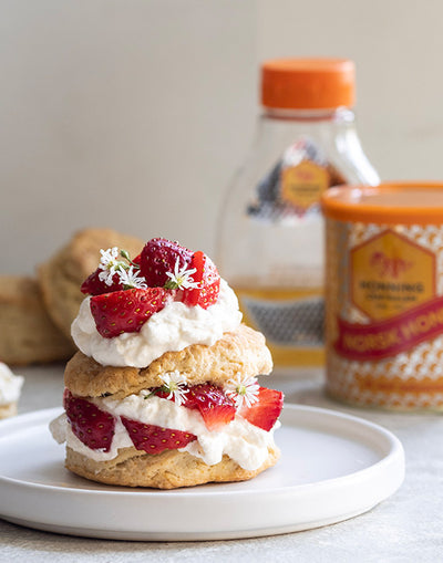 BISCUITS WITH CREAM AND STRAWBERRIES
